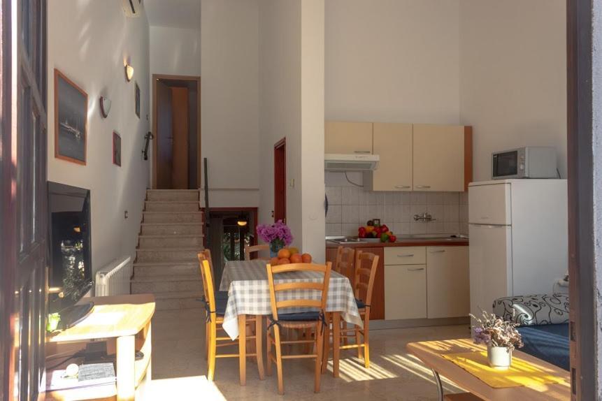 Apartments Ellen Banjole Bagian luar foto